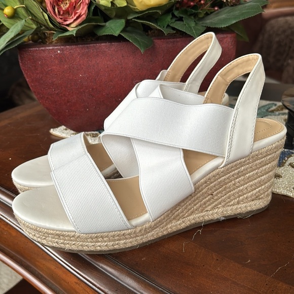 Brand New Liz Claiborne Memory Foam White Fabric Stretch Wedge Espadrille Sandal - Picture 3 of 14